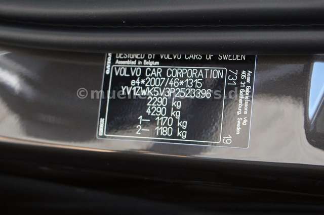 Volvo  B4 Diesel Plus Dark +harman/kardon+Pano+ACC+